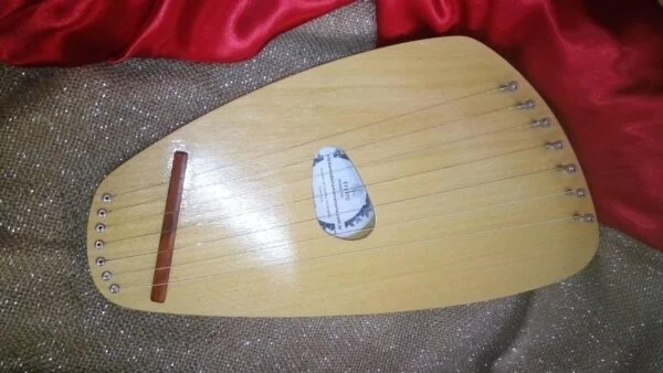 Kantele Pentatonico 7 cordas (marfim)