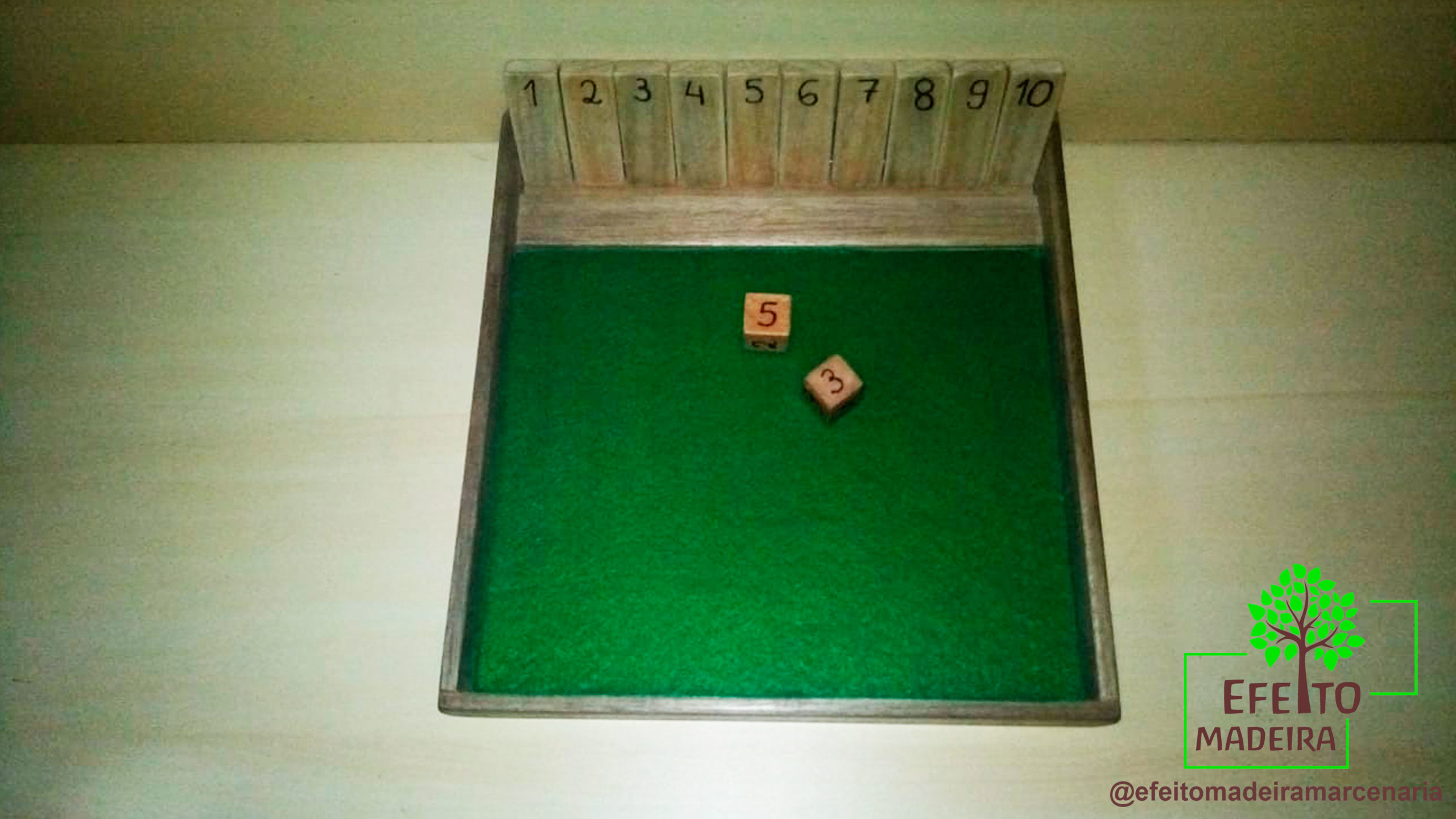 Feche a caixa Jogo de mesa Jogo de tabuleiro de dados de madeira para 2-4  jogadores Feche o jogo de tabuleiro da caixa Conjunto de jogos de bebida do  clube de dados
