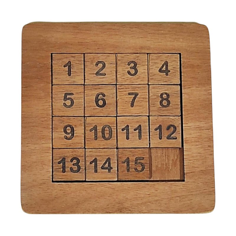 Jogo do 15 em madeira para deslizar os blocos numéricos e organizar de 1 a 15.